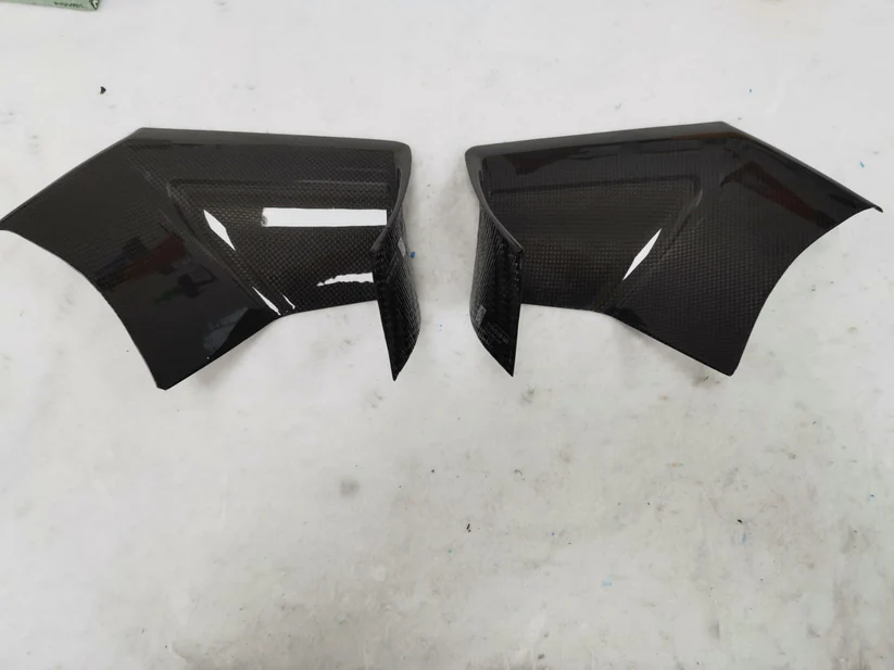 CAPRISTO Ferrari 488 Pista (Coupe) - Carbon Fiber Rear Spoiler Duct Cover