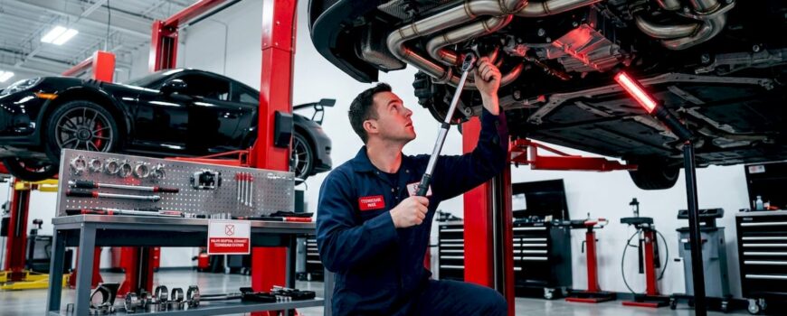 Mechanic tuning high-rev exhaust system