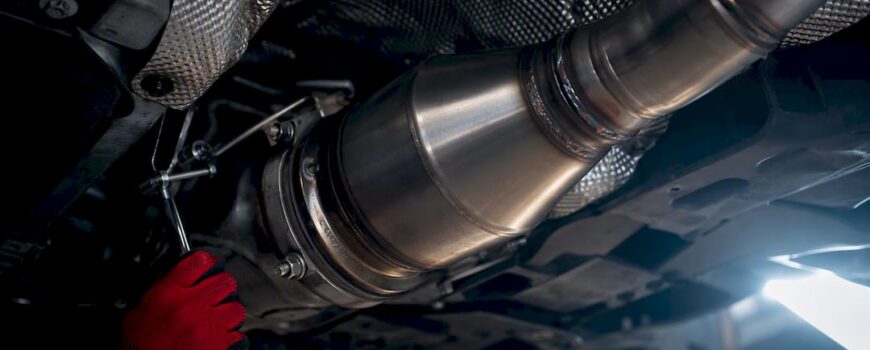 Catted downpipe beneath turbocharged vehicle